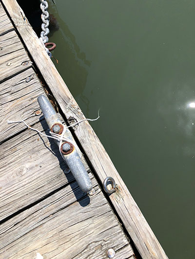 tying line to dock